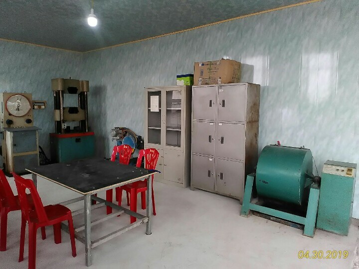 Công nhân thi công